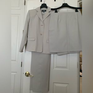 3pc Woman’s Levine Classics pant suit with matching skirt hardly worn size  12